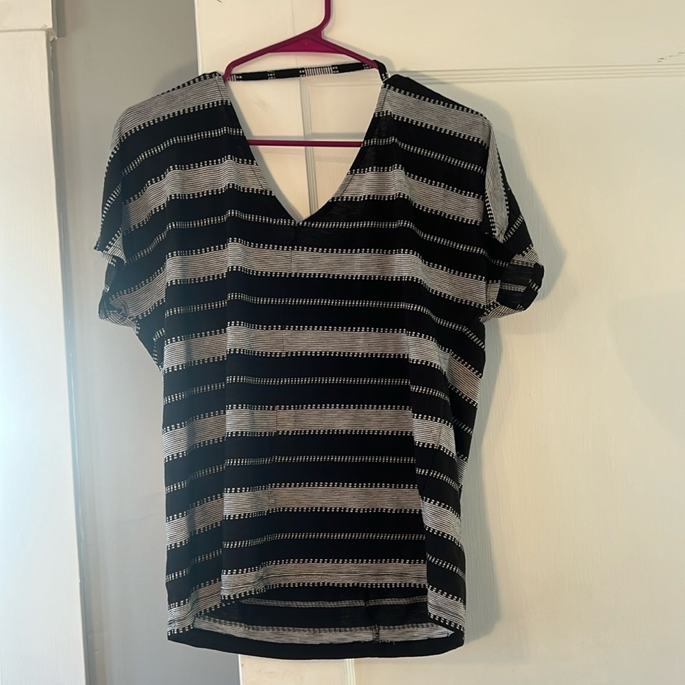 Old navy women’s shirt size large